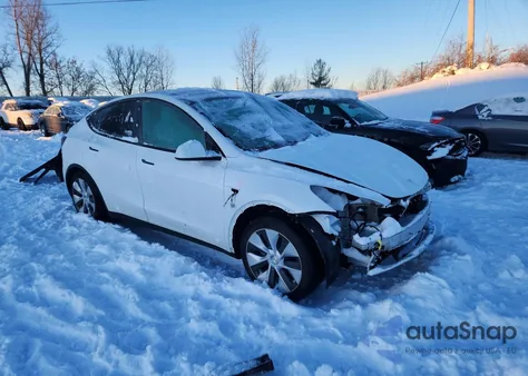 2022 Tesla Model Y z USA, uszkodzony, nr VIN 7SAYGDEE6NF357754